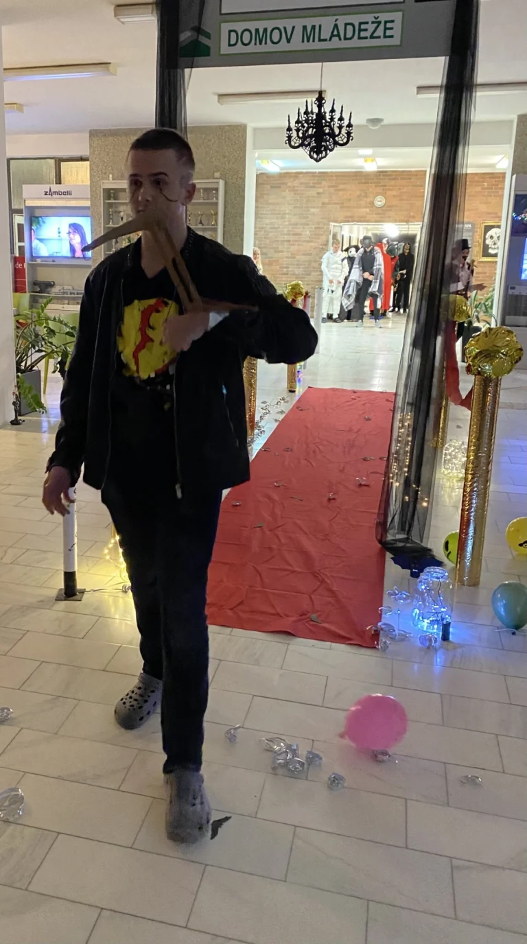 Halloweenská přehlídka na domově mládeže