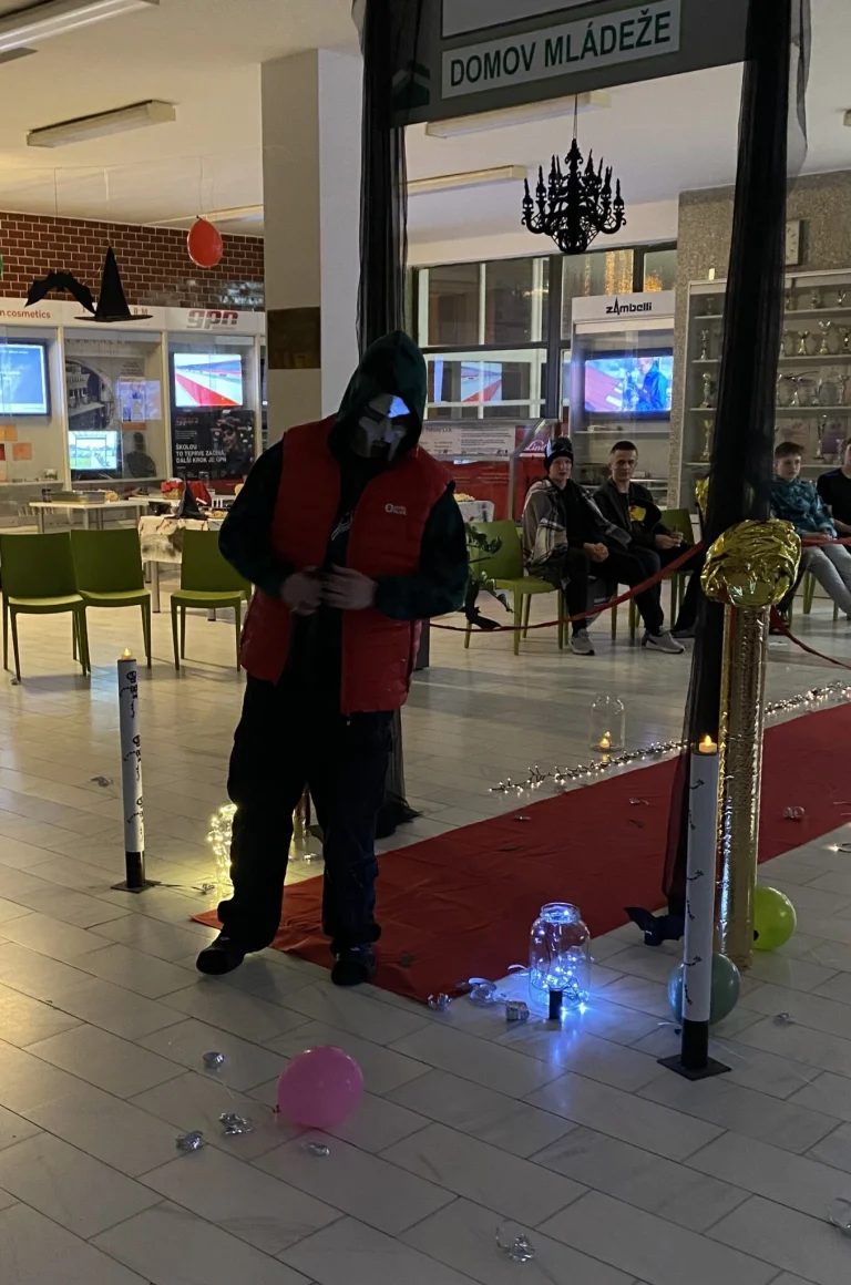 Halloweenská přehlídka na domově mládeže