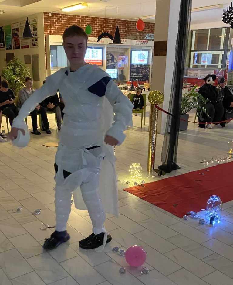 Halloweenská přehlídka na domově mládeže