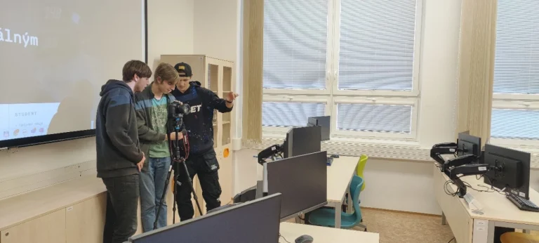 obor IT 3. ročník - fotografování nové počítačové učebny U14