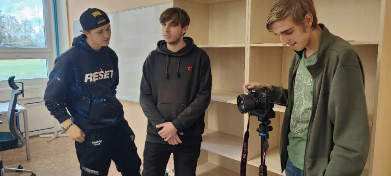 obor IT 3. ročník - fotografování nové počítačové učebny U14