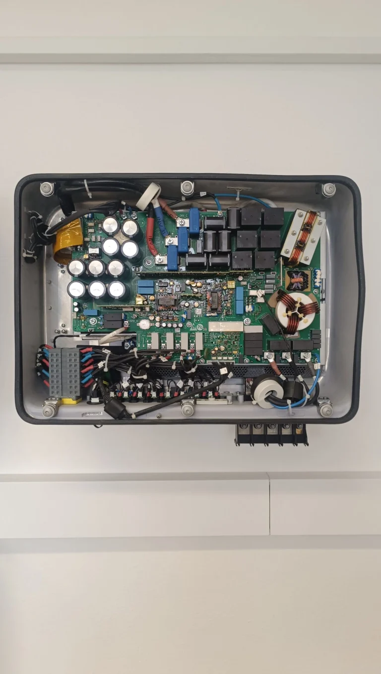 Učební obor EM - Elektromechanik pro zařízení a přístroje – Zabezpečovací systémy a fotovoltaika