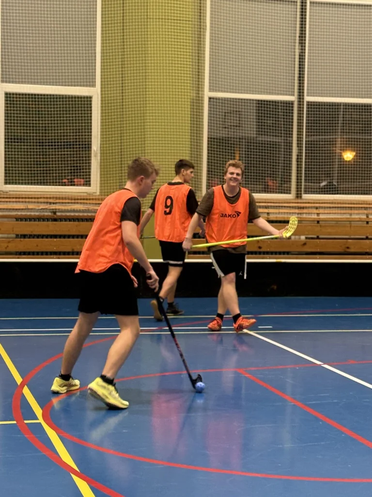 Domov mládeže - kroužek florbalu